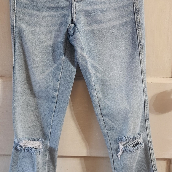 NWT Free People Distressed High Rise Jeans Size 24 Light Wash Raw Hem - Picture 5 of 12